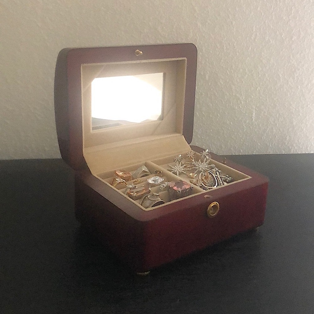 Beautiful Mahogany Crafted Musical Jewlery Box